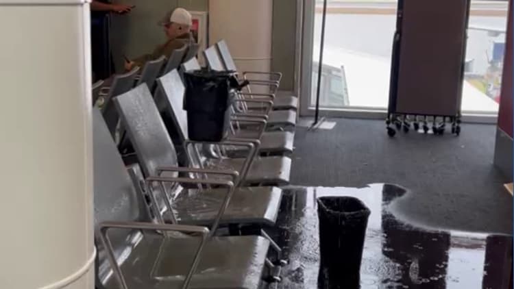 Rain causes ceiling leak at SEA Airport