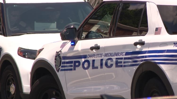 1 hurt in stabbing at Charlotte Aldi, Medic says